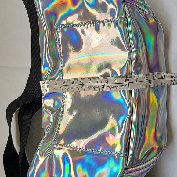 BARK Fanny Pack Silver Iridescent for Hoomans People. - Picture 16 of 17